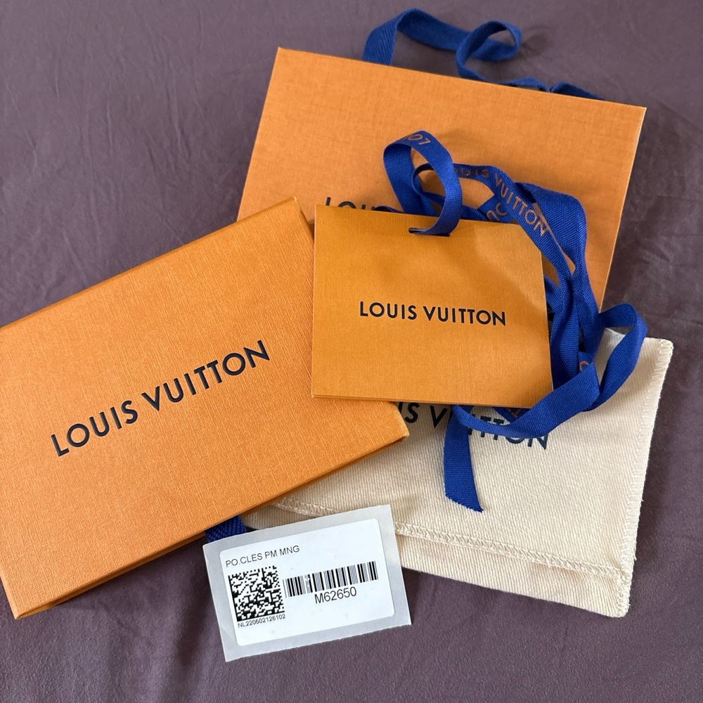 LV Key Pouch - Picture 3 of 8